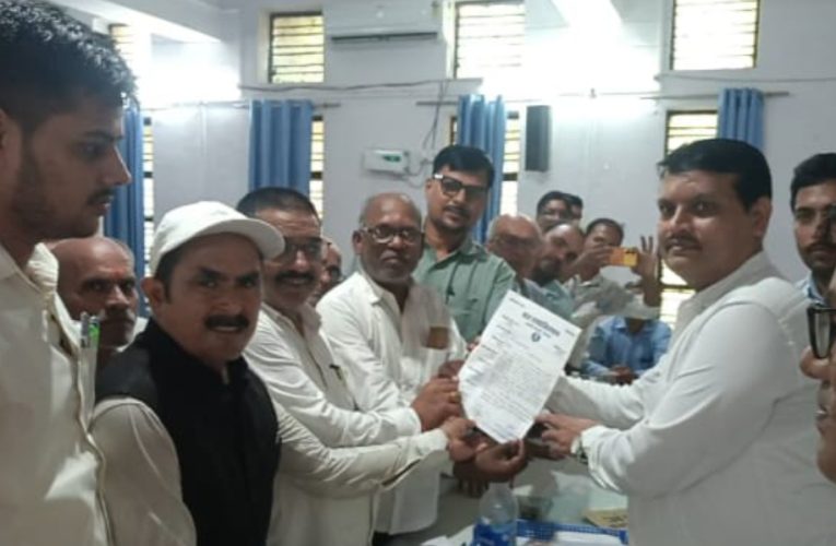 प्रदेश बार काउंसिल के आह्वान पर तहसील के अधिवक्ताओं का विरोध प्रदर्शन