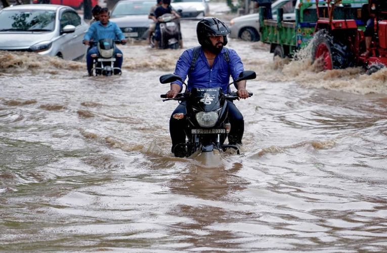 मैनपुरी में बारिश का कहर:पांच लोगों की मौत,मृतकों में दो बच्चे भी,दीवार गिरने से हुए हादसे