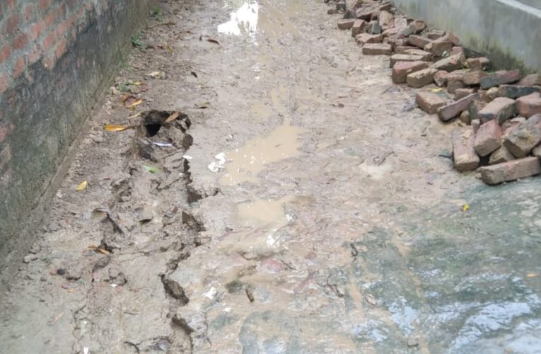 हर घर जल योजना सड़कें उखड़ी, जनता परेशान