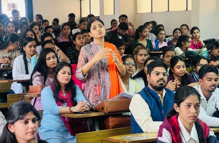 अंग्रेज़ी विभाग में नई सहस्त्राब्दी में लिटरेरी रिसर्च पर विशेष व्याख्यान आयोजित