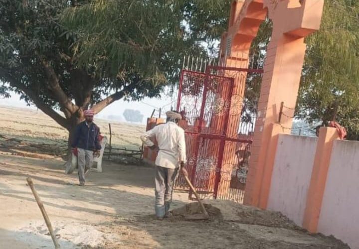 मंदिर परिसर मे चला सफाई अभियान