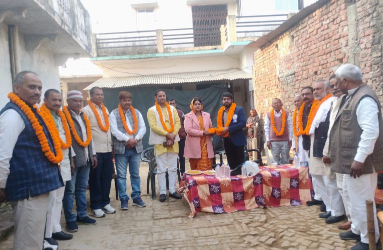 ब्लॉक प्रमुख ब्रम्हपुर संगीता यादव ने दीपक कुमार को किया सम्मानित