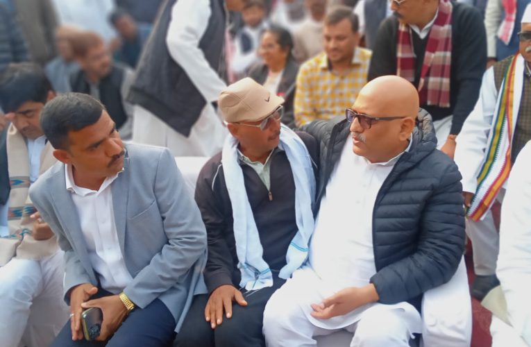ब्रह्म भोज में पधारे प्रदेश कांग्रेस अध्यक्ष, परिवार को बंधाया ढांढस।