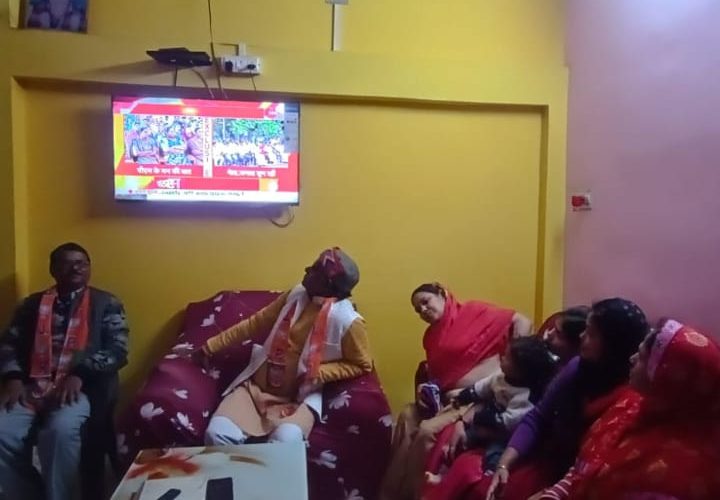 भाजपाइयों ने सुनी प्रधानमंत्री के मन की बात