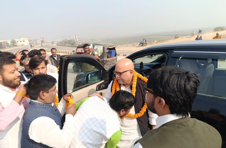 कांग्रेस पार्टी के राष्ट्रीय महासचिव व प्रदेश अध्यक्ष का जगह जगह किया गया भव्य स्वागत