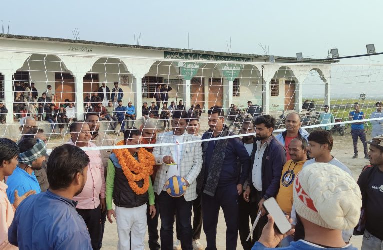 बारी गांव में दो दिवसीय दिवारात्री 7 वां वॉलीबॉल प्रतियोगिता का हुआ आयोजन।