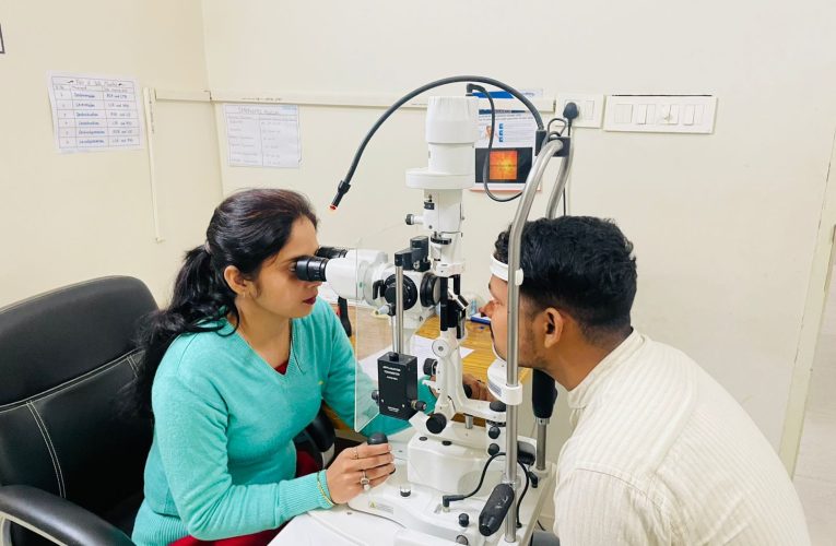 निशुल्क परीक्षण शिविर में 213 लोगों के नेत्रों की हुई जांच