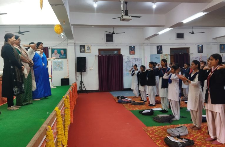 बी०एड० छात्राध्यापिकाओं को स्काउट गाइड की विधाओं का दिया प्रशिक्षण
