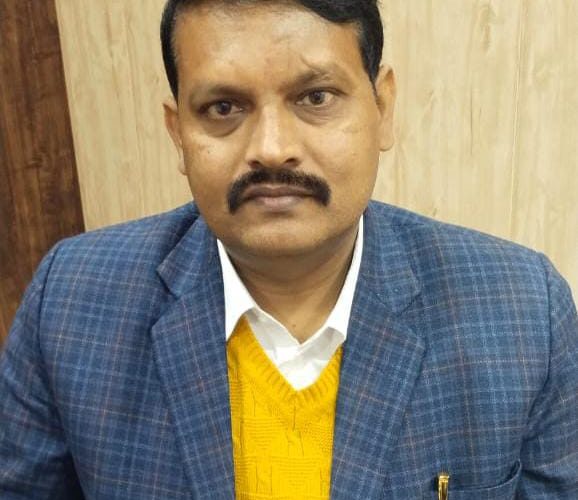 नवागत तहसीलदार ने गोला तहसील का कार्यभार किया ग्रहण