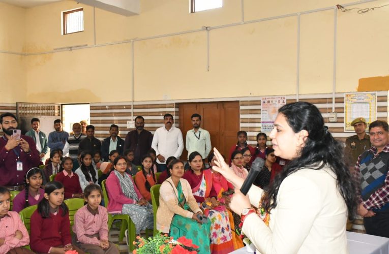 बच्चों के सुरक्षित जीवन के लिए खिलाएं कृमि मुक्ति दवा:जिलाधिकारी