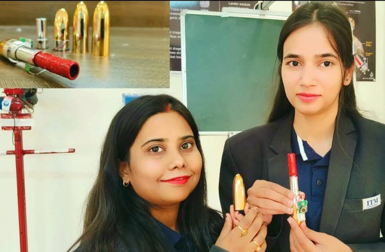 अंतर्राष्ट्रीय महिला दिवस पर गोरखपुर की छात्राओं ने बनाई अनोखी लिपस्टिक गन