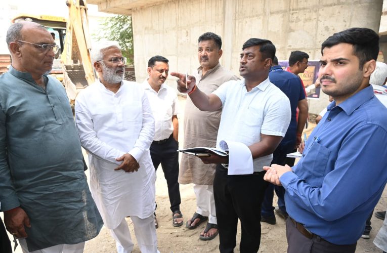 प्रभारी मंत्री स्वतंत्र देव सिंह ने किया निर्माणाधीन 2 लेन रेल उपरगामी सेतु का स्थलीय निरीक्षण