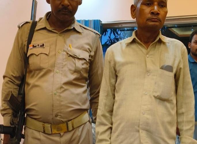 राजस्व निरीक्षक को घूस लेते एंटी करप्शन ने किया गिरफ्तार