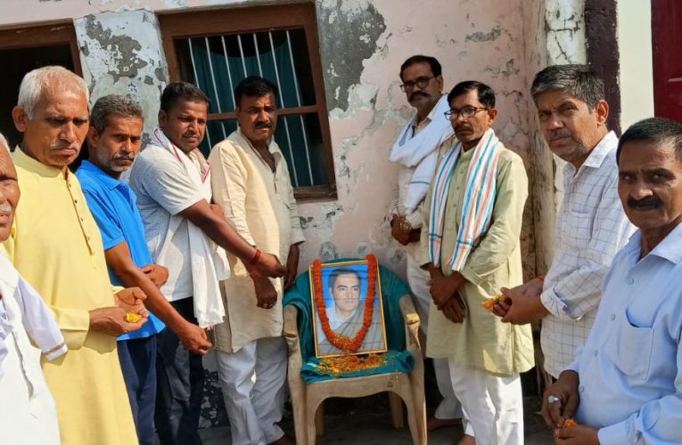 काग्रेस कार्यकर्ताओं ने पूर्व प्रधानमंत्री स्व राजीव गांधी का मनाया पुण्यतिथि।