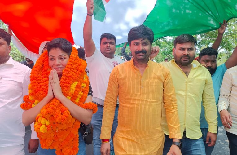 यूपीएससी सीडीएस में चयनित रितिका का गाजे बाजे के साथ किया गया स्वागत।