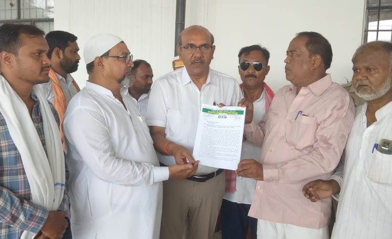 ईद उल अजहा मनाए जाने को लेकर इमामबाड़ा मुतवल्लियान कमेटी ने सौंपा ज्ञापन