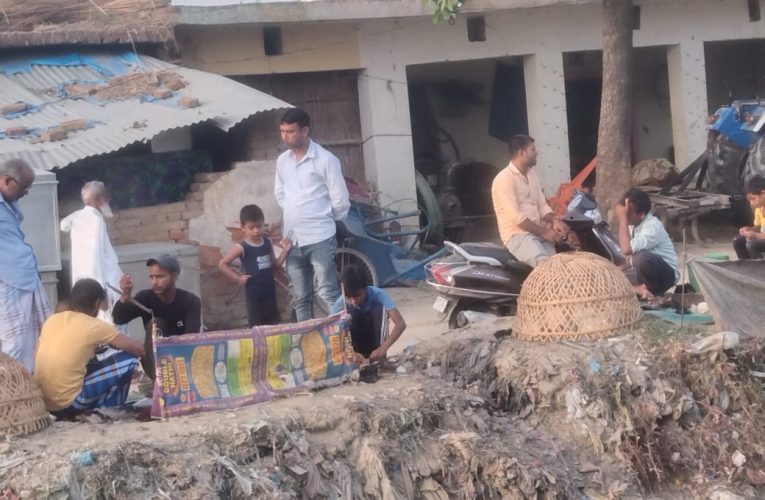 खुले में बिक रहा मीट,परोस रहे बिमारी जिम्मेदार बेखबर
