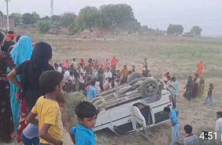 बारात में जा रही बोलेरो अनियंत्रित होकर 20 फीट नीचे खाईं में गिरी चालक सहित बोलेरो मालिक घायल।