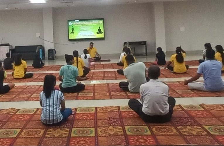 शोधपीठ में योग कार्यशाला के दूसरे दिन आनलाईन व्याख्यान के साथ आयोजित हुआ योग प्रशिक्षण कार्यक्रम