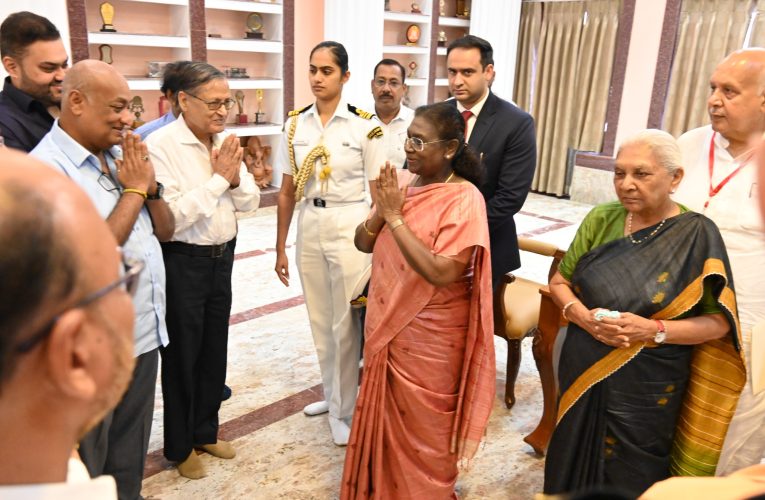गोरखपुर उत्तर प्रदेश में राष्ट्रपति महोदय से एस. के. अग्रवाल की शिष्टाचार भेंट