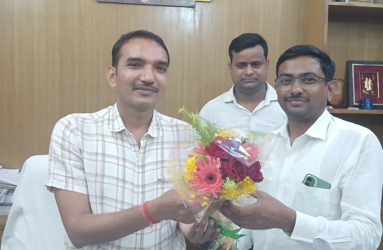 केशरी नंदन त्रिपाठी बने सहजनवा के नए SDM, संभाला कार्यभार।