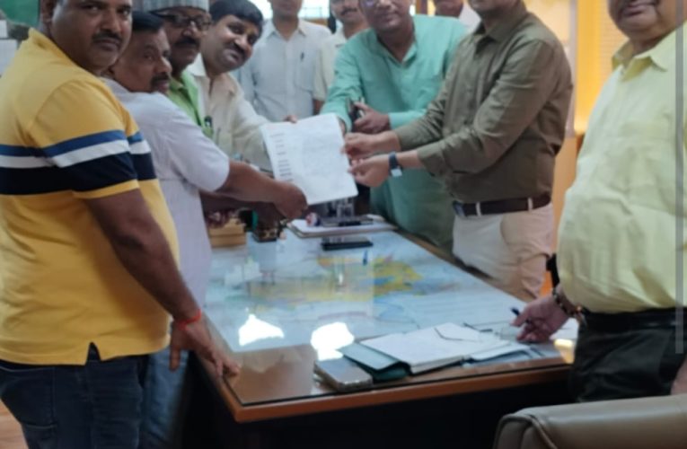 जीडीए के उपाध्यक्ष से मिला राप्ती नगर विस्तार आवासीय योजना आवंटी संघर्ष समिति का एक प्रतिनिधिमंडल