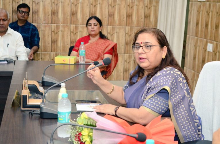 आगामी सत्र की तैयारियों व नैक मूल्यांकन को लेकर कुलपति प्रो. पूनम टंडन की महाविद्यालय प्राचार्यों एवं प्रबंधकों के साथ समीक्षा बैठक