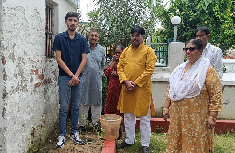 एक वृक्ष मां के नाम, महा वृक्षारोपण अभियान के तहत सज्जादानशीन सैय्यद अयान अली शाह ने इमामबाड़ा स्टेट में किया पौधारोपण