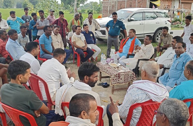सदर विधायक ने मिठौरा के विभिन्न गांवों में जन चौपाल के माध्यम से समस्याएं सुनी