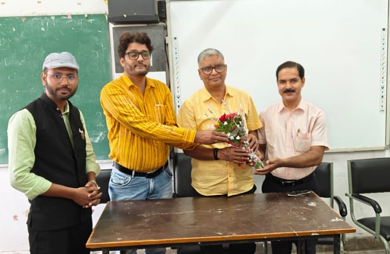 लेखक, संसार के समानांतर अपनी एक अलग दुनिया रचता चलता है: प्रोफेसर राजवंत राव