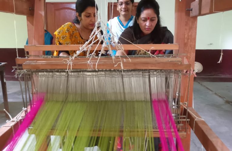रिशु आर्य ने कढ़ाई प्रतियोगिता में जीता प्रथम स्थान , सना ने राखी प्रतियोगिता में बाजी मारी
