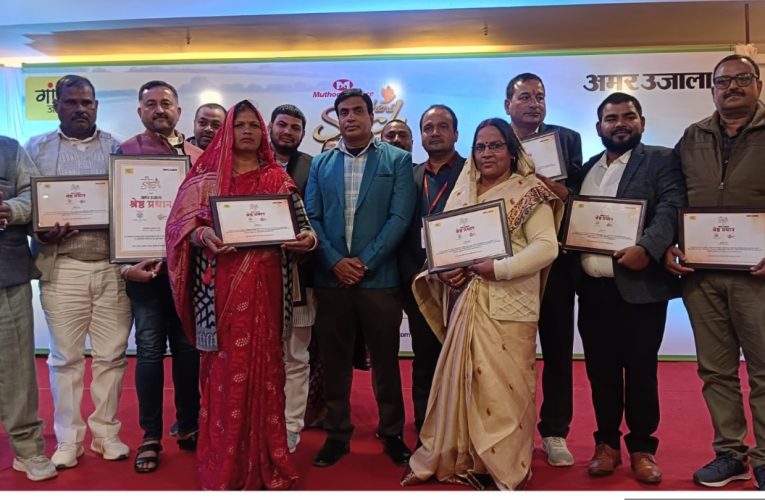 उपनिदेशक पंचायतीराज ने प्रधान को किया सम्मानित