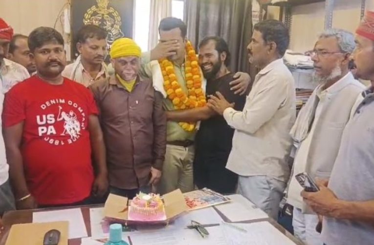 चौकी इंचार्ज गौरव तिवारी का स्थानांतरण, पीपीगंज वासियों ने दी भावुक विदाई