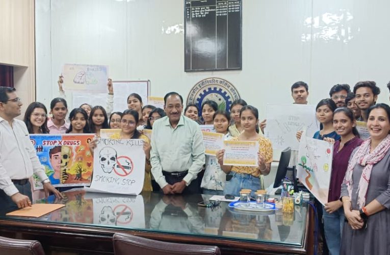 राजकीय इंजीनियरिंग कॉलेज सोनभद्र में नशा मुक्ति परिसर से युवाओं का उज्जवल भविष्य विषय पर पोस्टर प्रतियोगिता