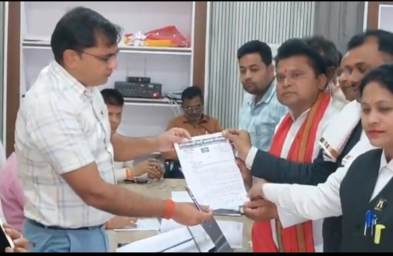Sonbhadra News: प्राइवेट स्कूलों की मनमानी पर अभिभावकों का फूटा गुस्सा, सपा ने दी आंदोलन की चेतावनी.
