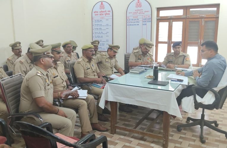 एसपी अभिषेक वर्मा ने ओबरा थाना का किया निरीक्षण, कार्यप्रणाली सुधारने के दिए निर्देश.