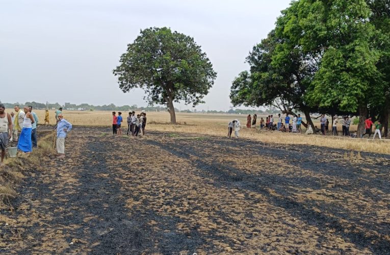 तिनहरा में लगी भीषण आग से अफरा तफरी , बड़ा हादसा टला