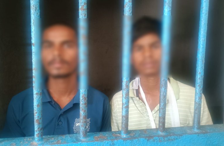 मोबाइल छिनैती का खुलासा: दो बदमाश गिरफ्तार, छीना गया फोन बरामद।
