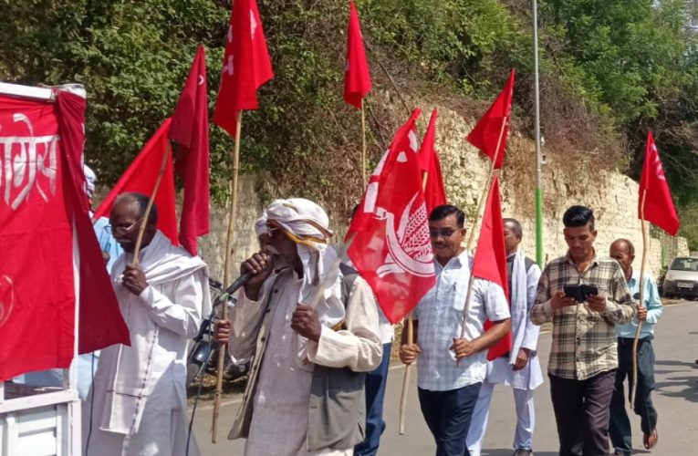 अंतरराष्ट्रीय मजदूर दिवस पर भाकपा और हिंडाल्को प्रगतिशील मजदूर सभा (एटक) के कार्यकर्ताओं ने जुलूस की शक्ल में प्रभातफेरी कर शिकागो के शहीदों की याद में मजदूर एकता का दिया सन्देश।