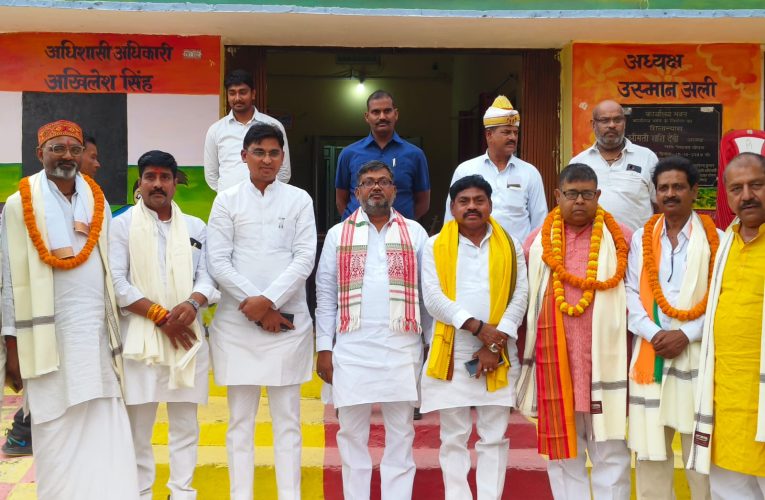 चोपन नगर पंचायत में मनोनीत सभासदों का शपथ ग्रहण समारोह संपन्न