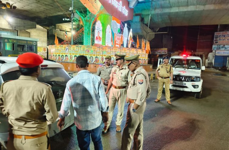 क्षेत्राधिकारी नगर द्वारा रात्रि में सघन चेकिंग अभियानपूर्वा टाइम्स – समाचार सोनभद्र -पुलिस अधीक्षक सोनभद्र अभिषेक वर्मा के निर्देशन में कानून-व्यवस्था को सुदृढ़ बनाए रखने के दृष्टिगत क्षेत्राधिकारी नगर रणधीर मिश्रा द्वारा रात्रि में स्वर्ण जयंती चौक, बढौली चौक एवं धर्मशाला चौक पर संदिग्ध वाहनों एवं व्यक्तियों की सघन चेकिंग की गई।चेकिंग के दौरान आने-जाने वाले वाहनों की गहनता से जांच की गई तथा संदिग्ध प्रतीत होने वाले व्यक्तियों से पूछताछ कर आवश्यक सत्यापन किया गया। पुलिस टीम द्वारा क्षेत्र में सतर्क दृष्टि रखते हुए निरंतर गश्त की गई।इस दौरान किसी भी प्रकार की अप्रिय घटना अथवा कानून-व्यवस्था की समस्या प्रकाश में नहीं आई। क्षेत्र में शांति एवं सुरक्षा व्यवस्था सामान्य एवं सुदृढ़ बनी हुई है।