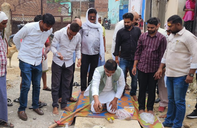 विस्तारित क्षेत्र में विकास कार्यों का शिलान्यास, पेयजल पाइपलाइन व सड़क निर्माण शुरू