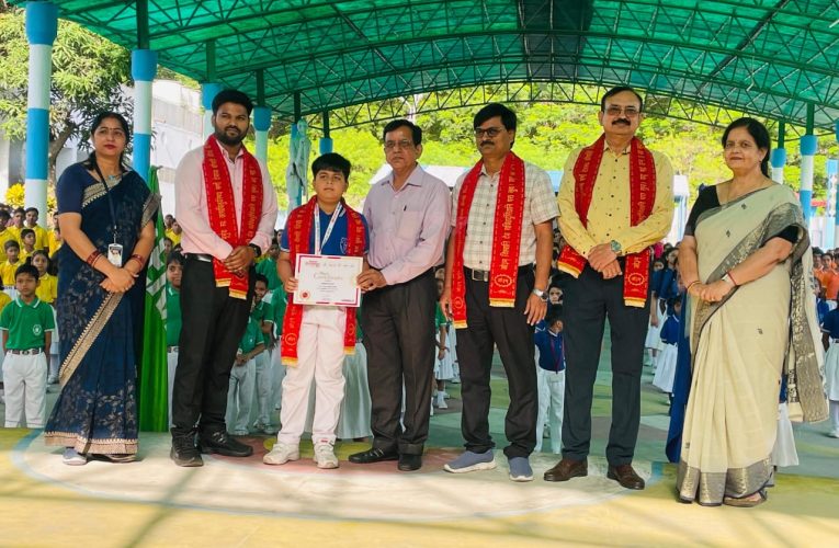 डीएवी के प्रसिद्ध श्रीवास्तव ने जिले में लहराया परचम, सफलता पर विद्यालय में सम्मान समारोह आयोजित.