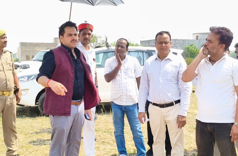 इमरती कॉलोनी में जलभराव समस्या के निराकरण हेतु जिलाधिकारी ने किया औचक निरीक्षण