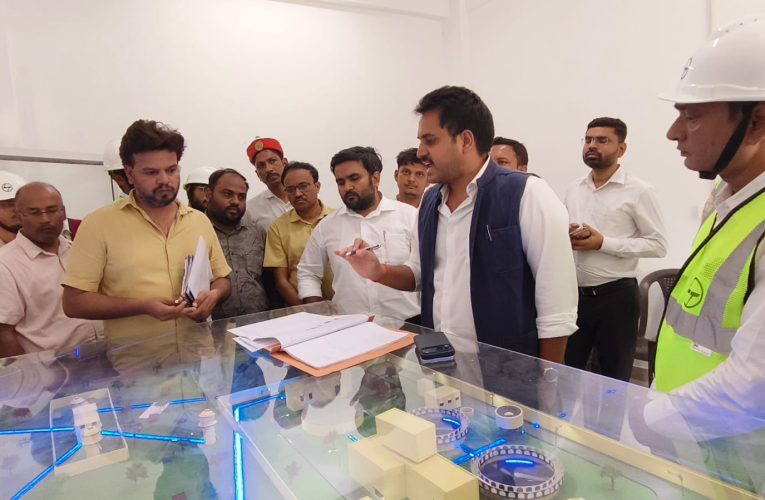 अमवार ग्राम समूह पेयजल योजना का जिलाधिकारी ने किया औचक निरीक्षण