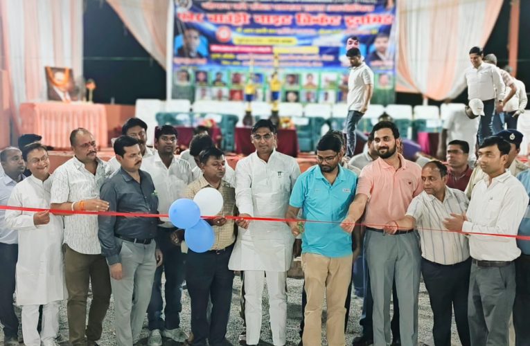 नाइट क्रिकेट टूर्नामेंट का हुआ भव्य शुभारंभ