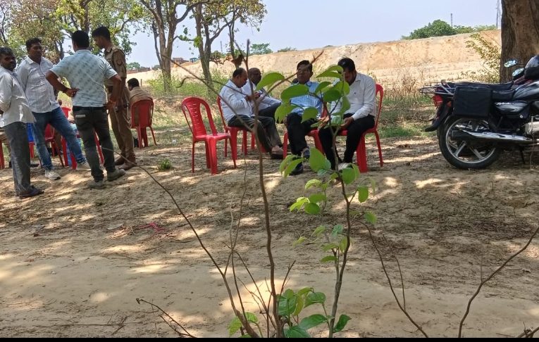 बनगांव से सहीजना में रेलवे भूमि अधिग्रहण में सर्किल रेट का विरोध