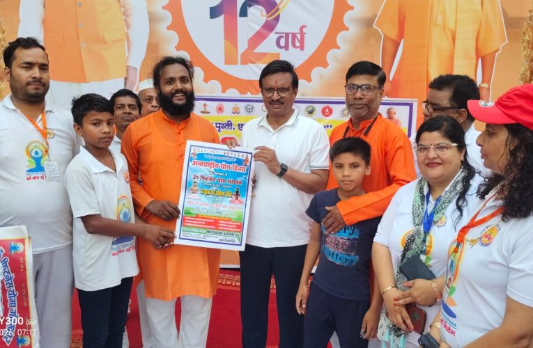योग महोत्सव में गोरखपुर महापौर डॉ. मंगलेश श्रीवास्तव हुए सम्मिलित