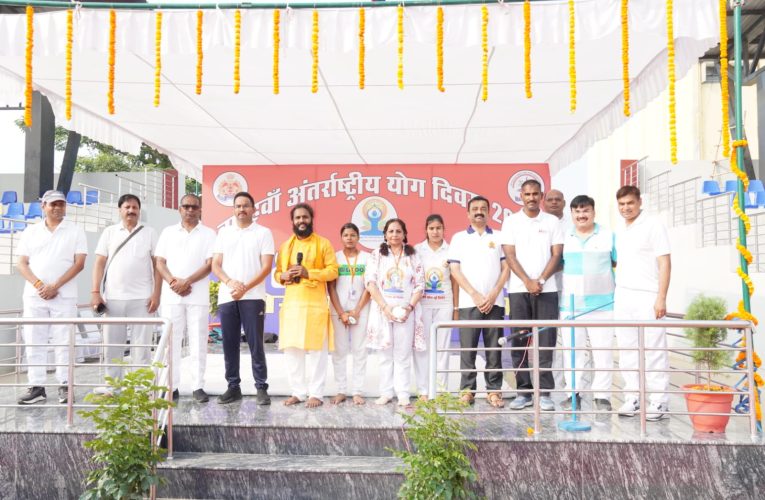 फिटनेस योग संस्थान एवं सेवा साथी फाउंडेशन ट्रस्ट द्वारा 28 पार्कों में मनाया गया निशुल्क योग महोत्सव, 2000 से अधिक लोगों ने किया योगाभ्यास