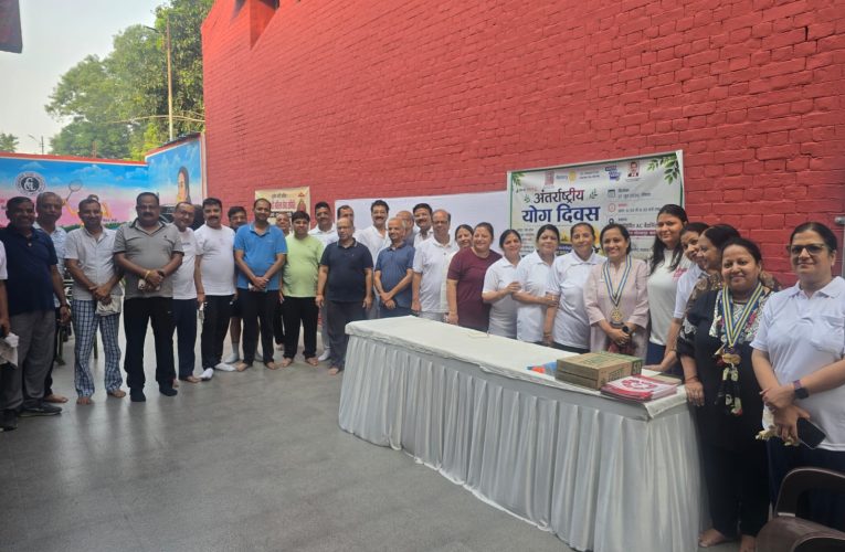 अंतर्राष्ट्रीय योग दिवस पर रोटरी क्लब गोरखपुर मिडटाउन द्वारा आयोजित भव्य योग शिविर का आयोजन